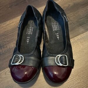Mephisto Amelia Calfskin‎ Patent Cap Toe Ballet Flat Shoes. Size 7